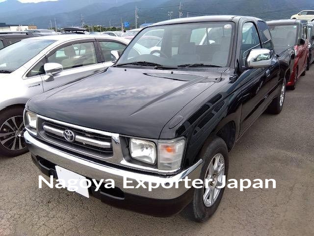 TOYOTA HILUX SPORTS PICK UP