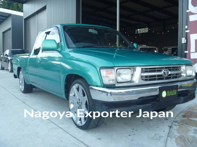 TOYOTA HILUX SPORTS PICK UP