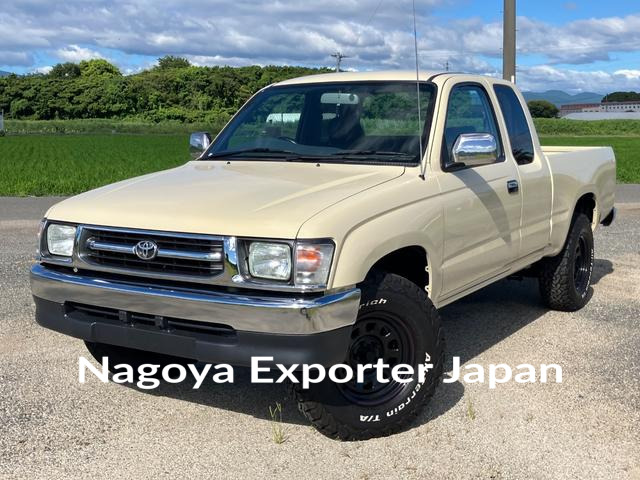 TOYOTA HILUX SPORTS PICK UP