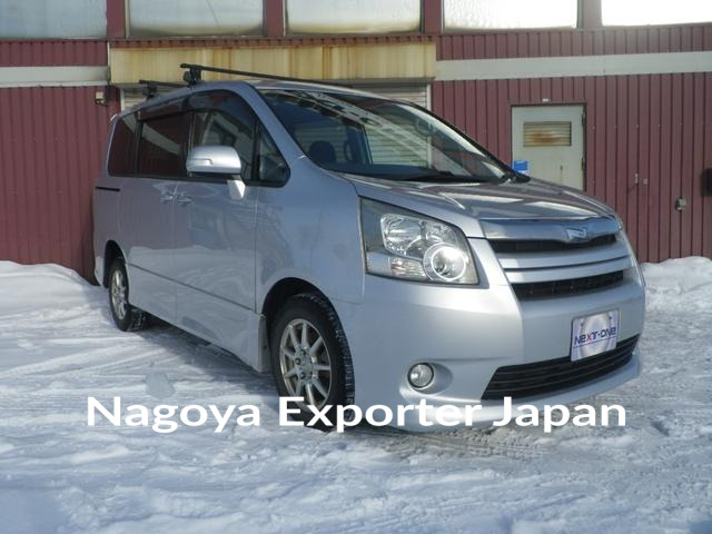 TOYOTA NOAH