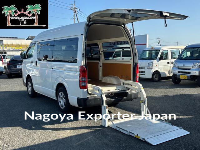 TOYOTA HIACE VAN