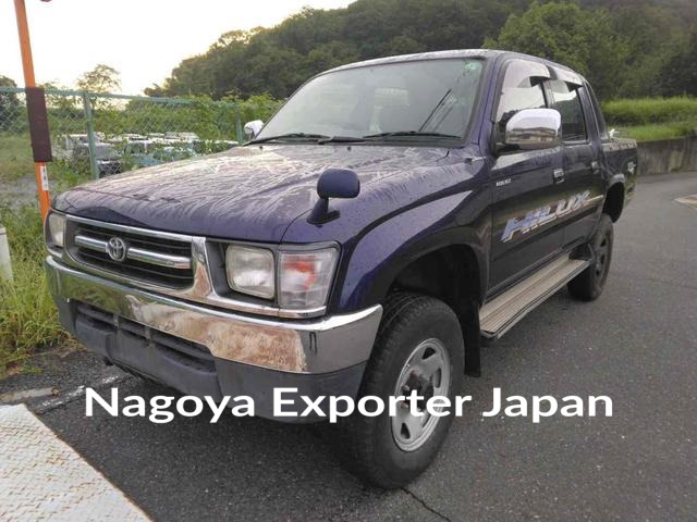 TOYOTA HILUX SPORTS PICK UP