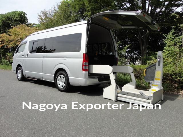 TOYOTA HIACE COMMUTER
