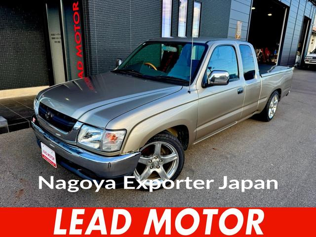 TOYOTA HILUX SPORTS PICK UP